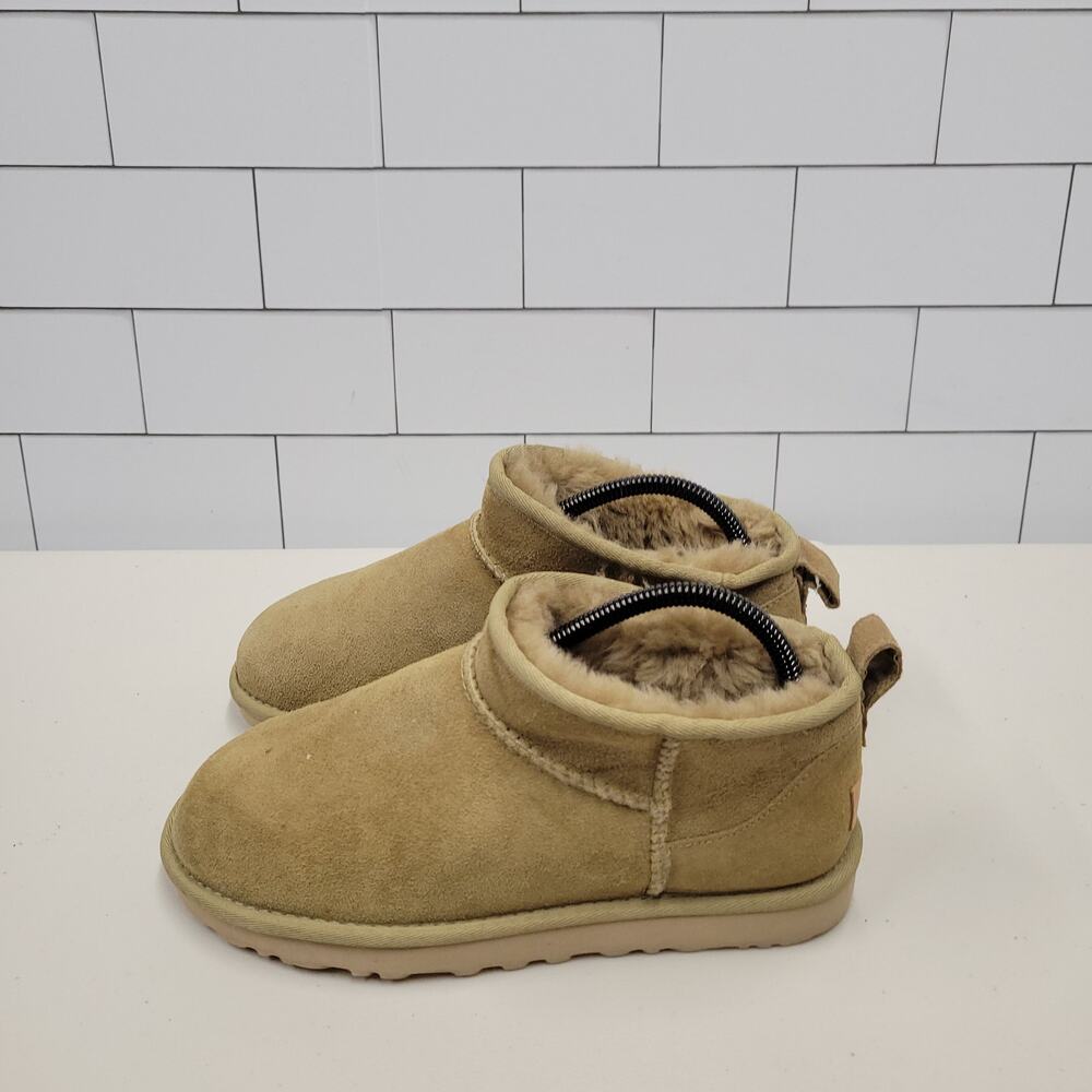 UGG Women’s Size 7 Tan Suede Shearling Lined Ankle Boots Classic Ultra Mini